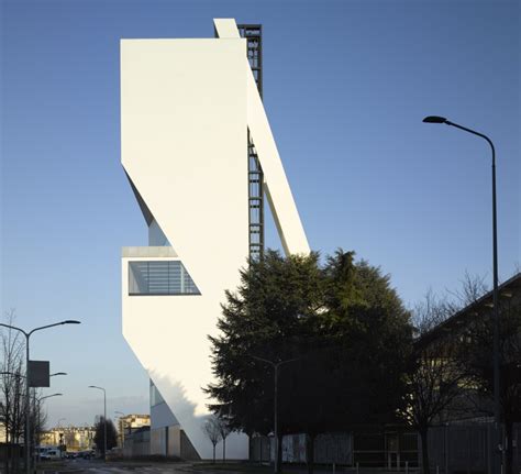 La Torre di Fondazione Prada a Milano 